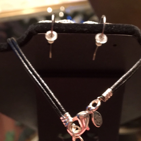 Jewelry - Picture 5 of 6